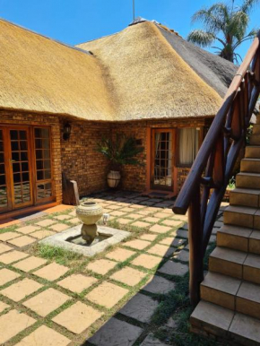 Гостиница Khaya Africa Lodge  Йоханнесбург